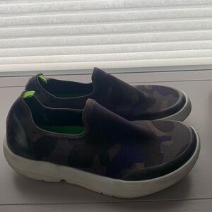 OOfos Camo Walking Shoes